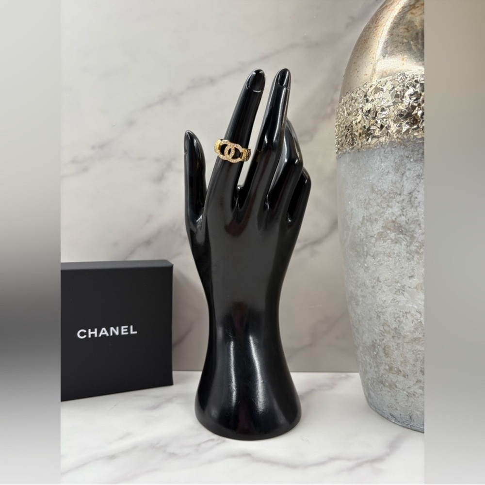 CHANEL | ✨LIKE NEW✨ 24P Logo Crystal CC Ring Size 6.5